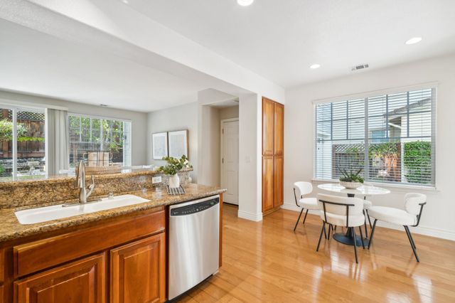 212 Abigail Cir, Danville, CA 94506