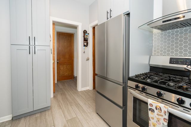 5843 W Iowa Street, Chicago, IL 60651