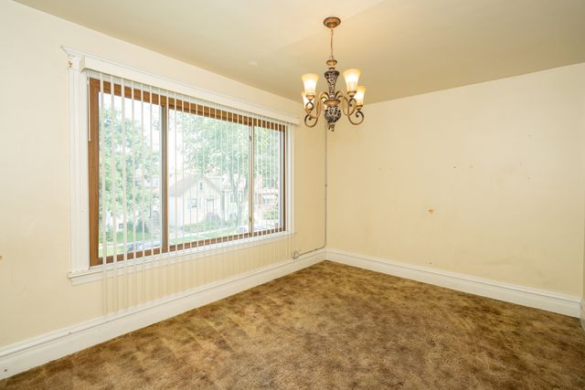 5843 W Iowa Street, Chicago, IL 60651