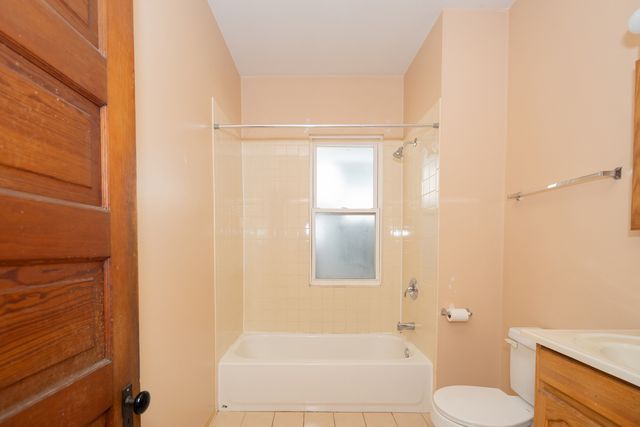5843 W Iowa Street, Chicago, IL 60651