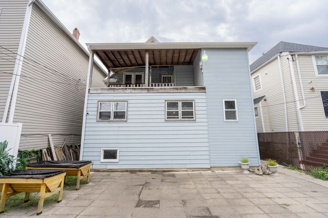 5843 W Iowa Street, Chicago, IL 60651