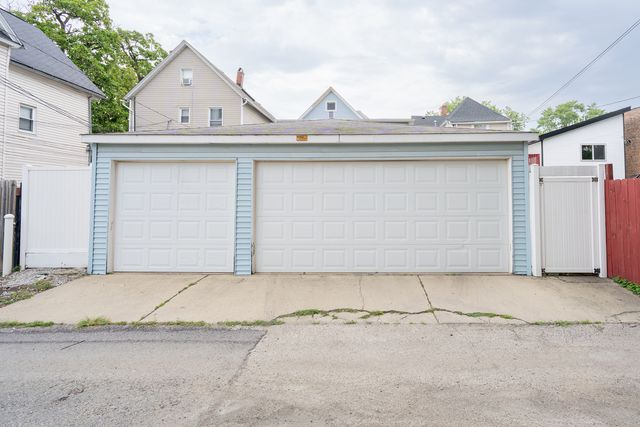 5843 W Iowa Street, Chicago, IL 60651