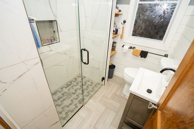 5843 W Iowa Street, Chicago, IL 60651