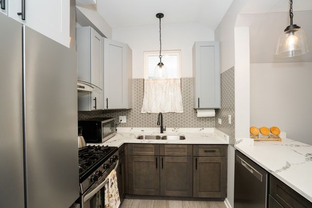 5843 W Iowa Street, Chicago, IL 60651