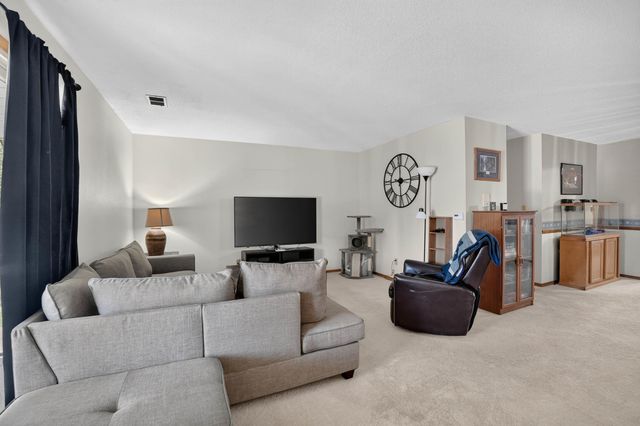 766 Russell Rd Apt 3, Waterloo, IA 50701