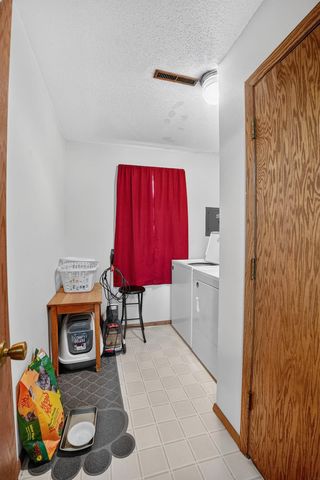 766 Russell Rd Apt 3, Waterloo, IA 50701