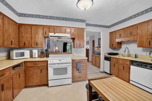 766 Russell Rd Apt 3, Waterloo, IA 50701