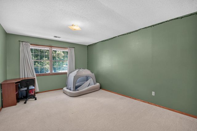 766 Russell Rd Apt 3, Waterloo, IA 50701