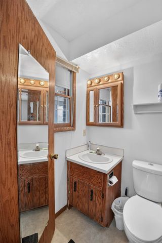 766 Russell Rd Apt 3, Waterloo, IA 50701