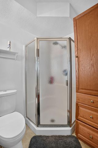 766 Russell Rd Apt 3, Waterloo, IA 50701
