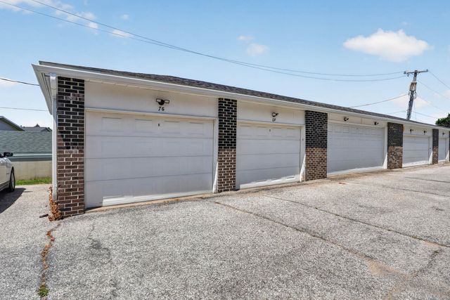 766 Russell Rd Apt 3, Waterloo, IA 50701