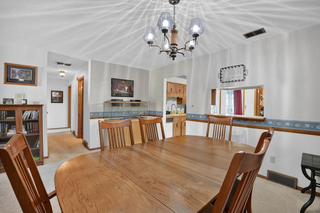766 Russell Rd Apt 3, Waterloo, IA 50701
