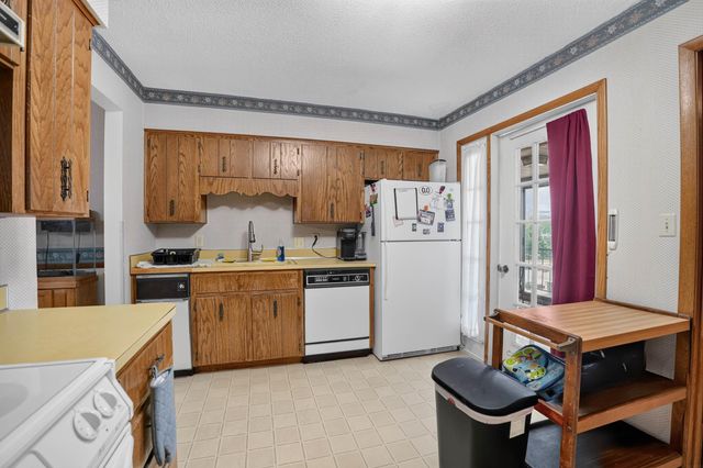 766 Russell Rd Apt 3, Waterloo, IA 50701