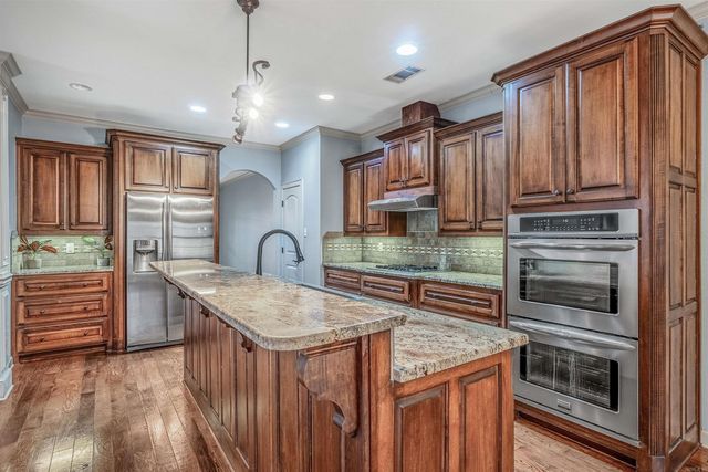 44 Forest Valley Lane, Little Rock, AR 72223