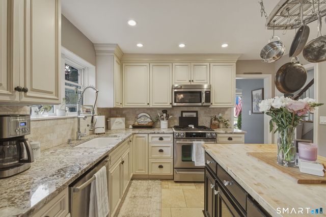 2 Stephen Street, Manchester, CT 06040