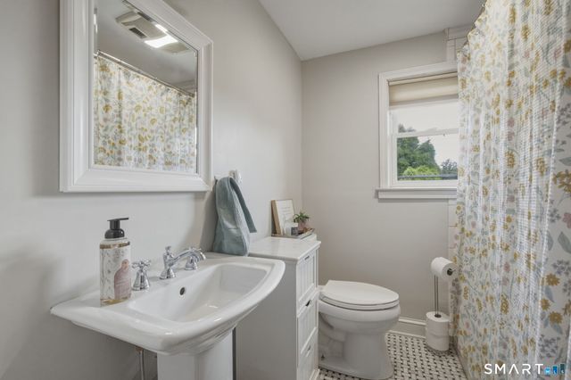 2 Stephen Street, Manchester, CT 06040