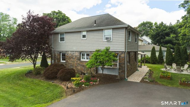 2 Stephen Street, Manchester, CT 06040