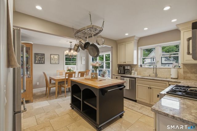 2 Stephen Street, Manchester, CT 06040
