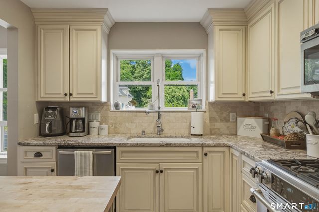 2 Stephen Street, Manchester, CT 06040