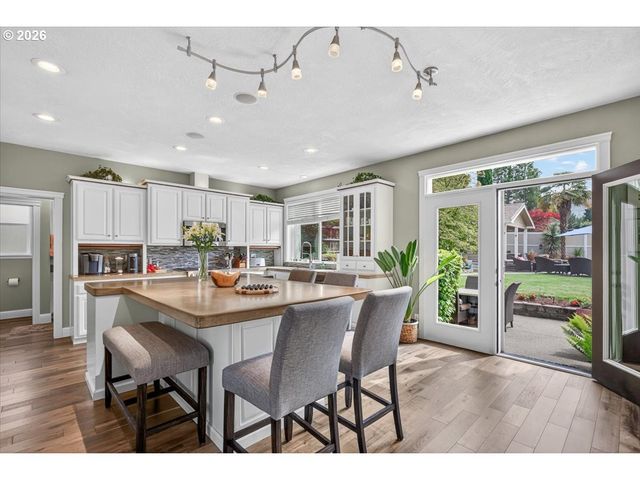 2258 GENE CAMERON Way, Medford, OR 97504