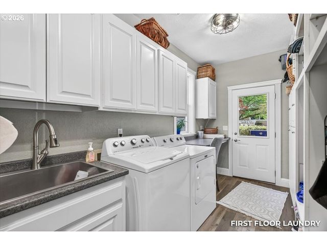 2258 GENE CAMERON Way, Medford, OR 97504