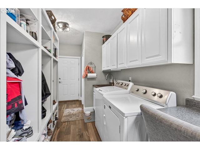 2258 GENE CAMERON Way, Medford, OR 97504