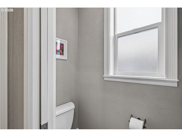 2258 GENE CAMERON Way, Medford, OR 97504