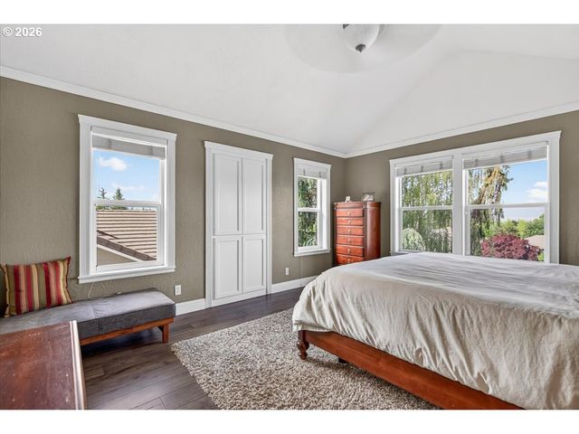 2258 GENE CAMERON Way, Medford, OR 97504