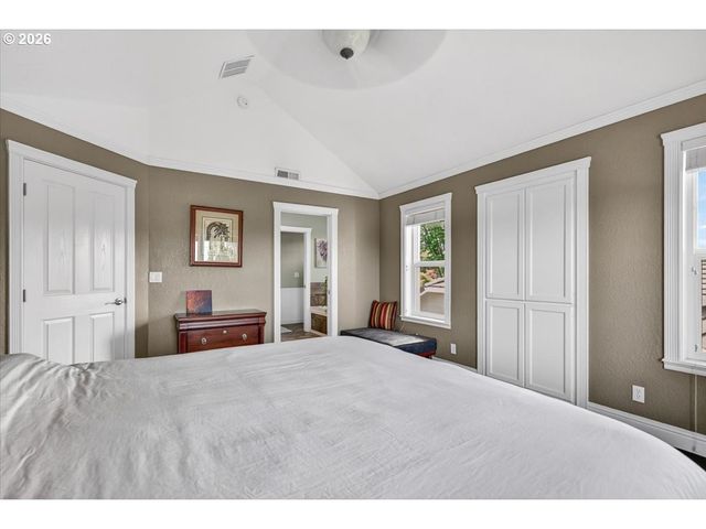 2258 GENE CAMERON Way, Medford, OR 97504