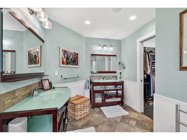 2258 GENE CAMERON Way, Medford, OR 97504