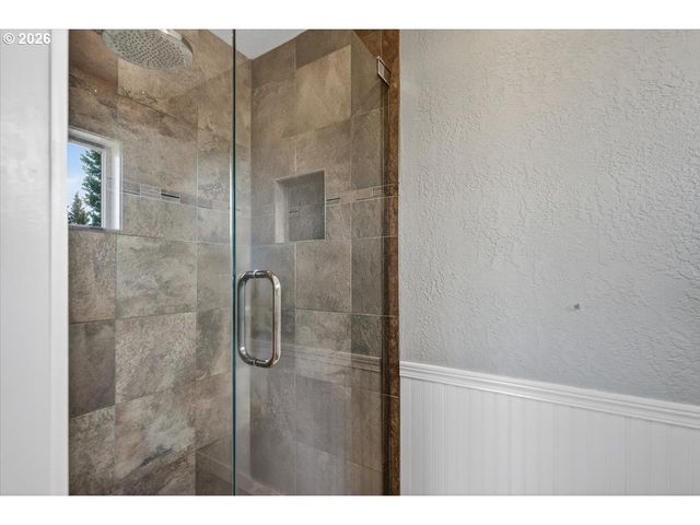 2258 GENE CAMERON Way, Medford, OR 97504