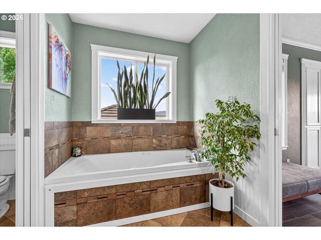 2258 GENE CAMERON Way, Medford, OR 97504