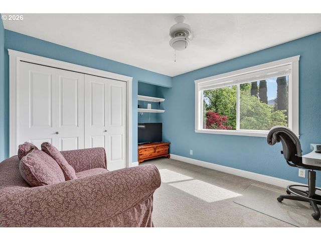 2258 GENE CAMERON Way, Medford, OR 97504