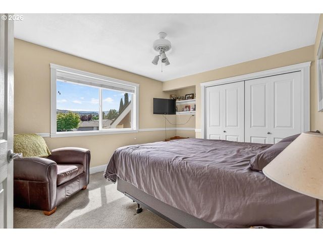 2258 GENE CAMERON Way, Medford, OR 97504