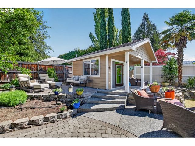 2258 GENE CAMERON Way, Medford, OR 97504