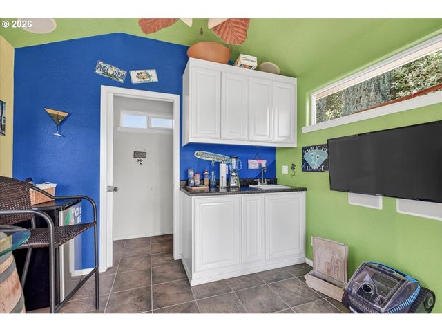 2258 GENE CAMERON Way, Medford, OR 97504