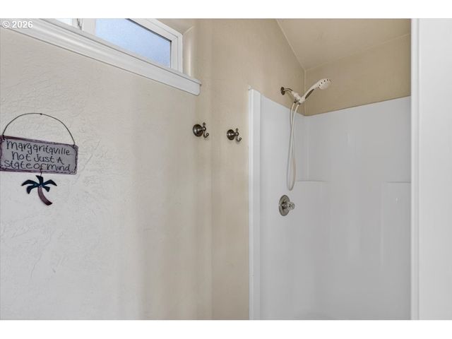 2258 GENE CAMERON Way, Medford, OR 97504