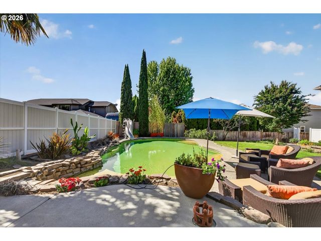 2258 GENE CAMERON Way, Medford, OR 97504