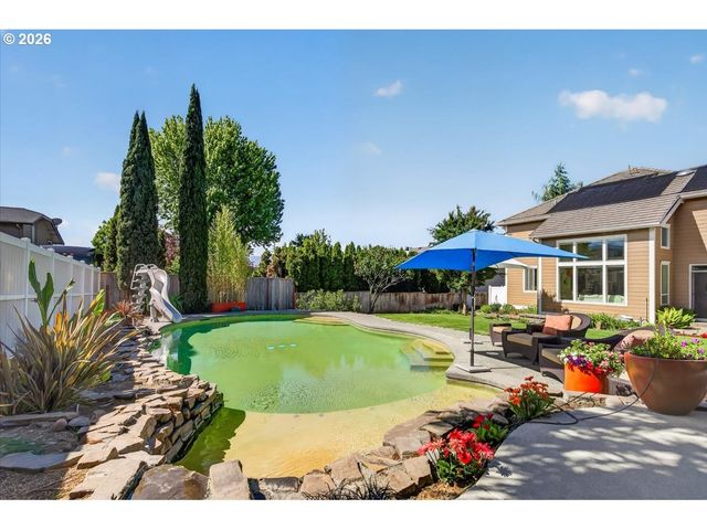 2258 GENE CAMERON Way, Medford, OR 97504