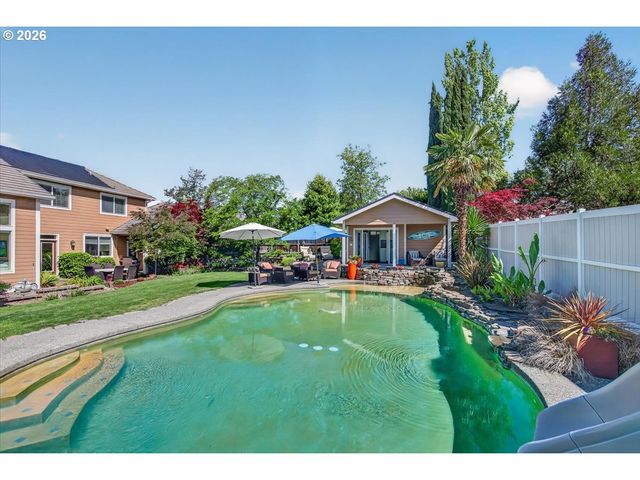 2258 GENE CAMERON Way, Medford, OR 97504