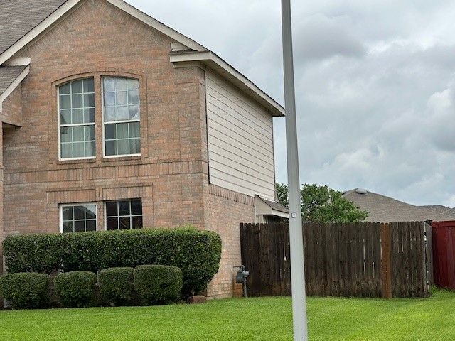 613 Prairie Gulch Drive, Fort Worth, TX 76140