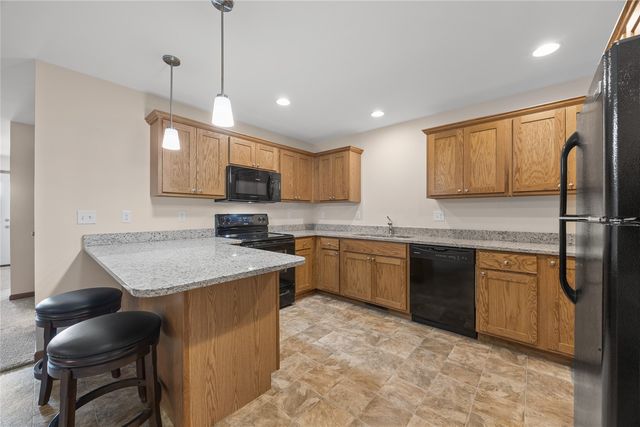 552 Meadow Oak Cir, Fairfax, IA 52228