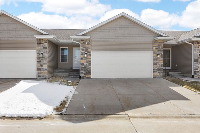 552 Meadow Oak Cir, Fairfax, IA 52228