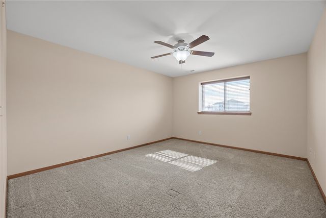 552 Meadow Oak Cir, Fairfax, IA 52228