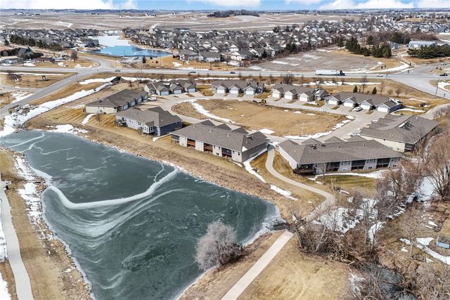 552 Meadow Oak Cir, Fairfax, IA 52228