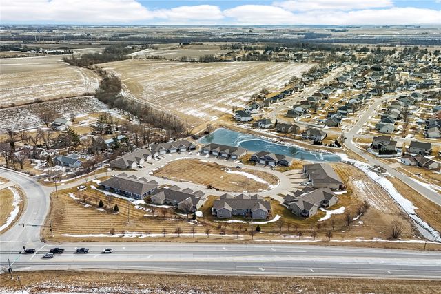 552 Meadow Oak Cir, Fairfax, IA 52228