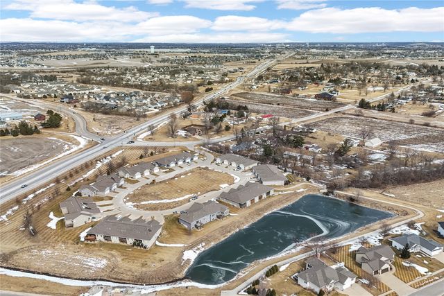 552 Meadow Oak Cir, Fairfax, IA 52228