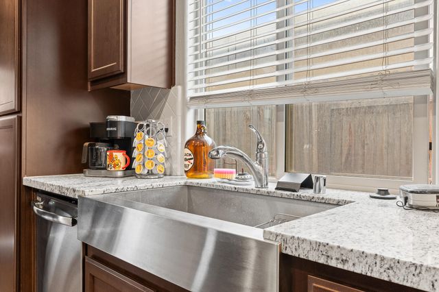 2814 Harbor Island Avenue, Tulare, CA 93274