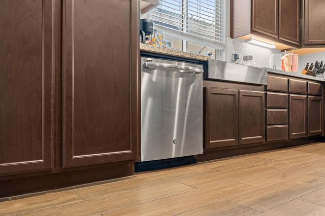 2814 Harbor Island Avenue, Tulare, CA 93274