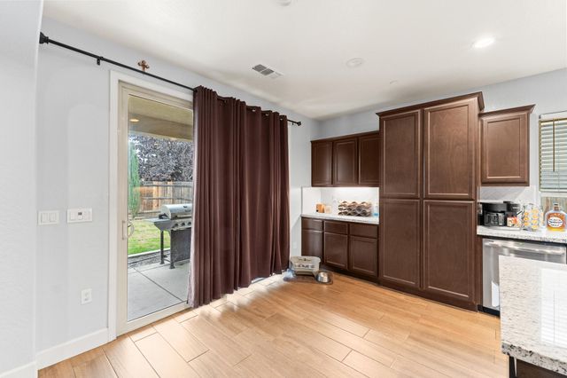 2814 Harbor Island Avenue, Tulare, CA 93274